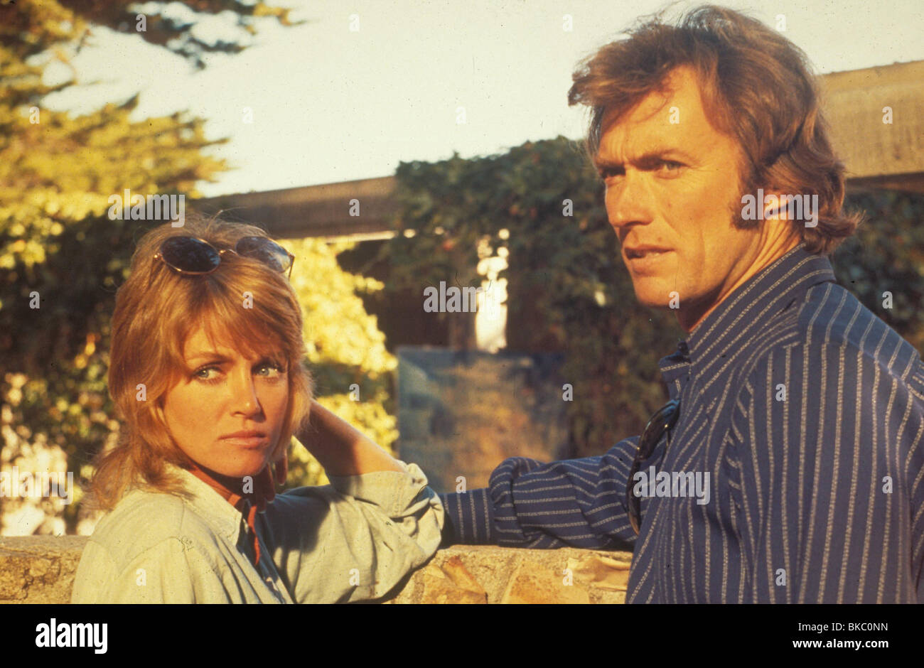 PLAY MISTY FOR ME (1971) DONNA MILLS, CLINT EASTWOOD PLM 011 Stock Photo