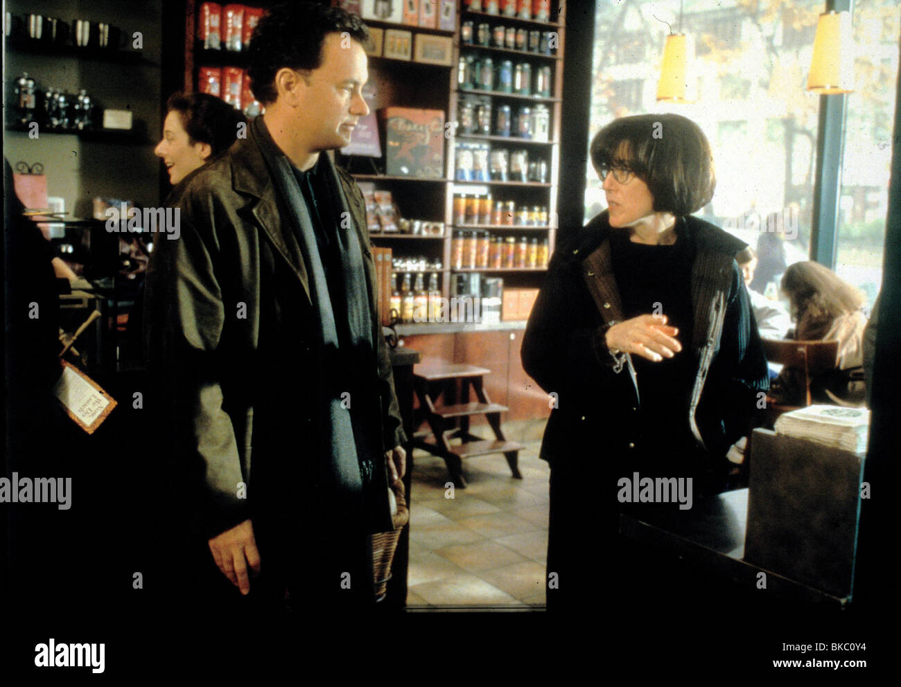 YOU'VE GOT MAIL (1998) TOM HANKS YGML 016 Stock Photo Alamy