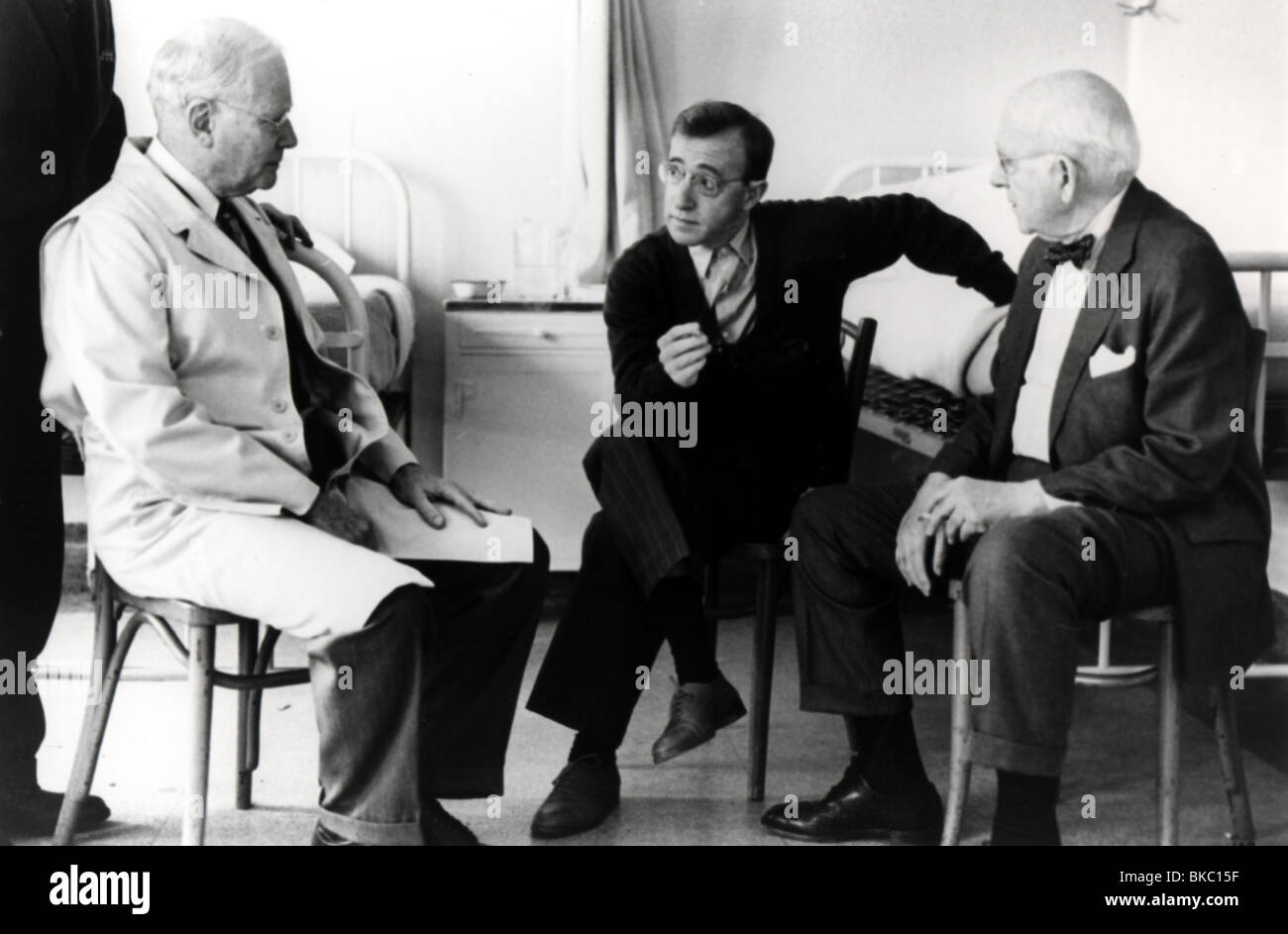 ZELIG (1983) WOODY ALLEN GLASSES ZLG1 008P Stock Photo Alamy