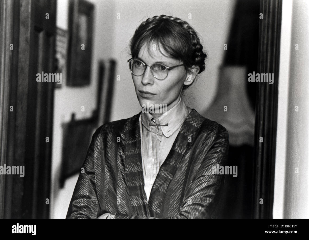 Zelig 1983 Mia Farrow Glasses Zlg1 013p Stock Photo Alamy