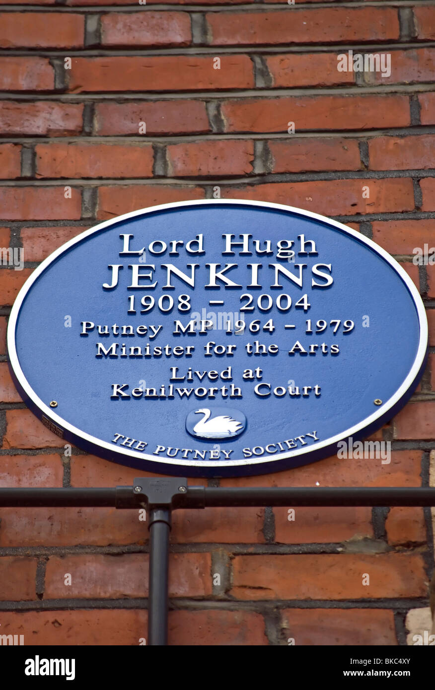putney society blue plaque marking a home of lord hugh jenkins, local MP from 1964 to 1979 and a minister for the arts Stock Photo