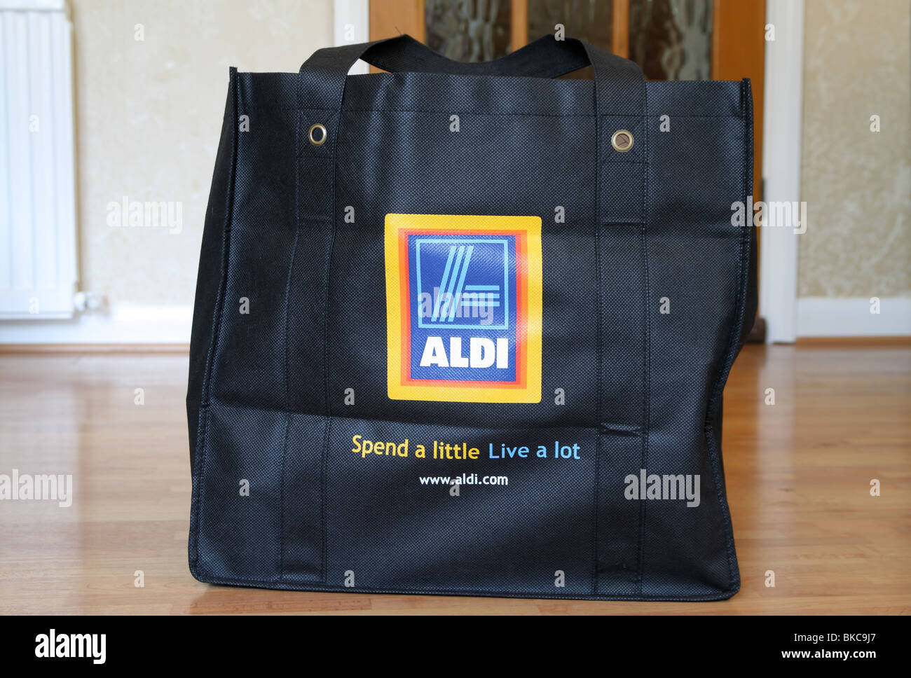 Aldi shopping bag hi-res stock photography and images - Alamy