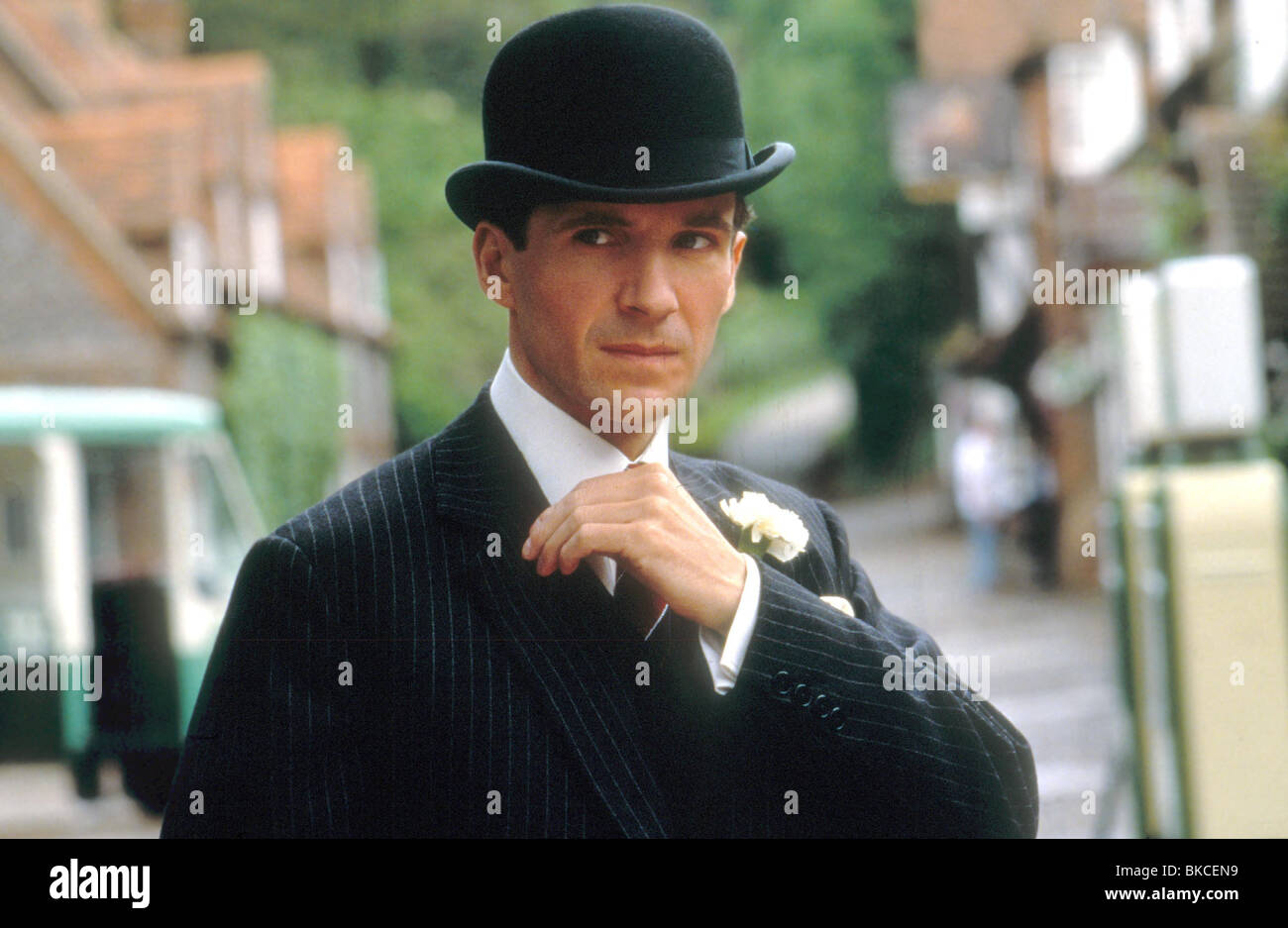 The Avengers 1998 Ralph Fiennes Aven 112 Stock Photo Alamy