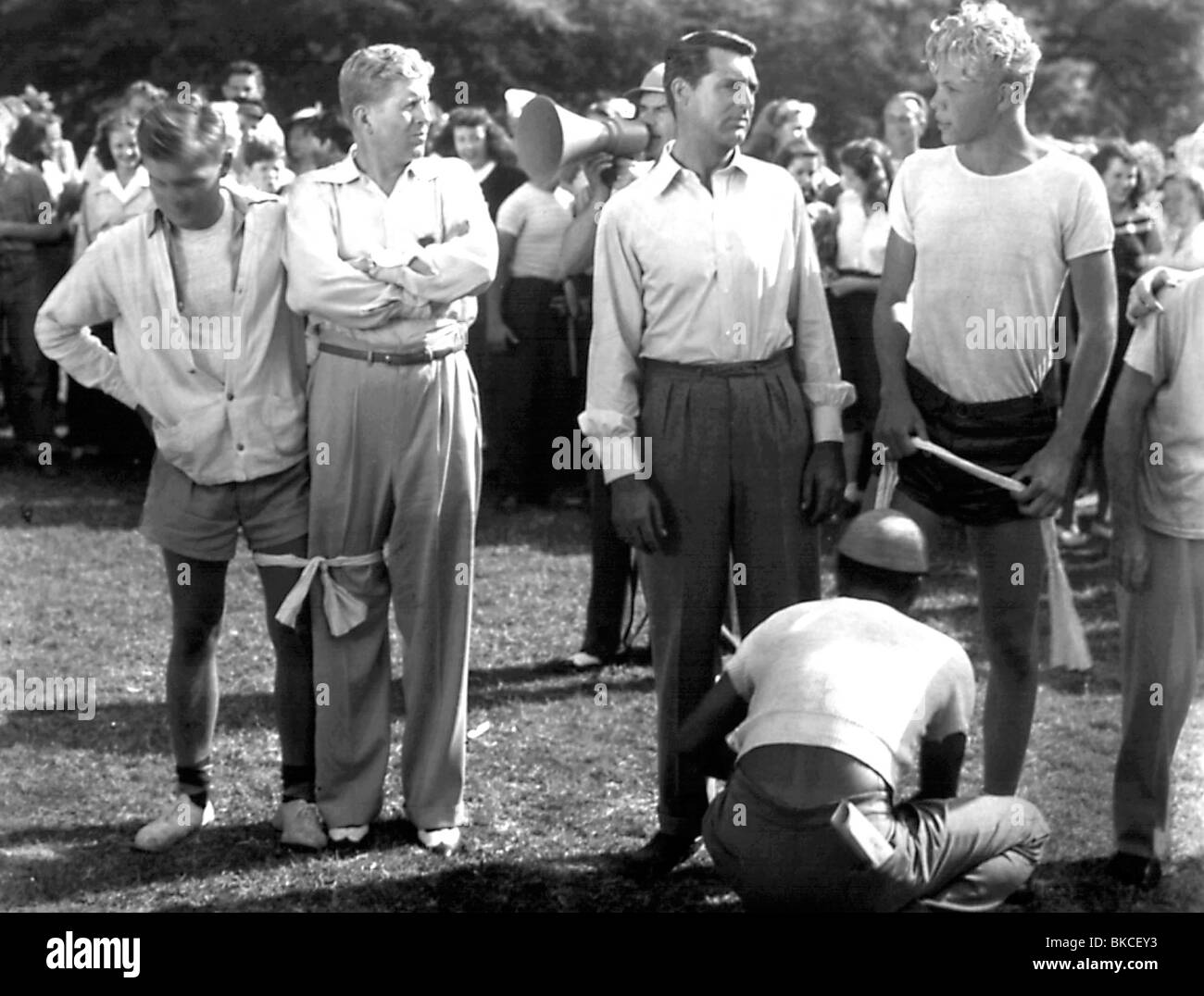 BACHELOR KNIGHT (1947) THE BACHELOR AND THE BOBBYSOXER (ALT) IRVING REIS (DIR) BACH 018 Stock Photo