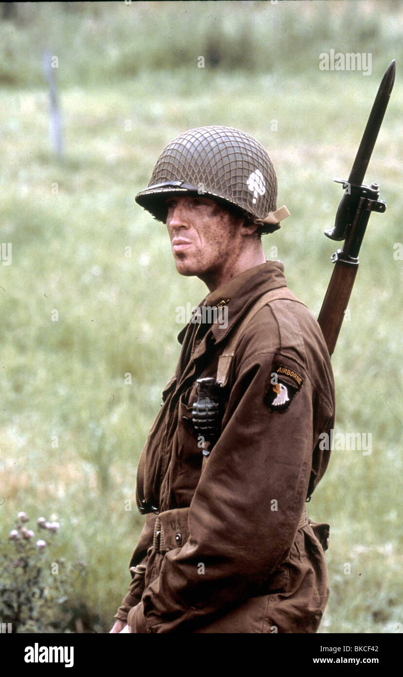 BAND OF BROTHERS (TV) (2001) DAMIAN LEWIS BDBS 011 Stock Photo
