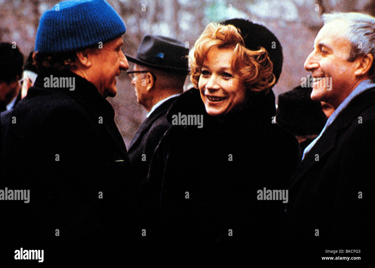 BEING THERE (1979) JACK WARDEN, SHIRLEY MACLAINE, PETER SELLERS BEG 015 Stock Photo
