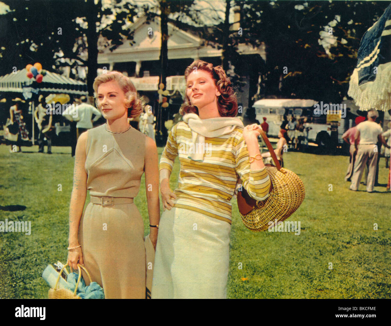 THE BEST OF EVERYTHING (1959) HOPE LANGE, SUZY PARKER BOET 003FOH Stock Photo