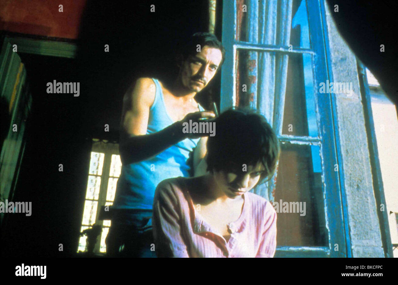 BETTY BLUE (1986) JEAN-HUGHES ANGLADE, BEATRICE DALLE BYBE 020 Stock Photo