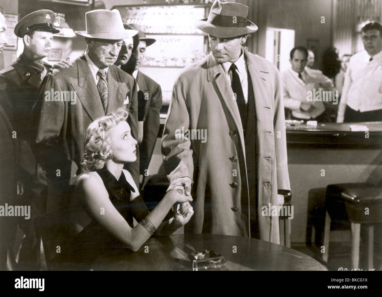 THE BIG HEAT (1953) CAROLYN JONES, GLENN FORD BGH 002P L Stock Photo