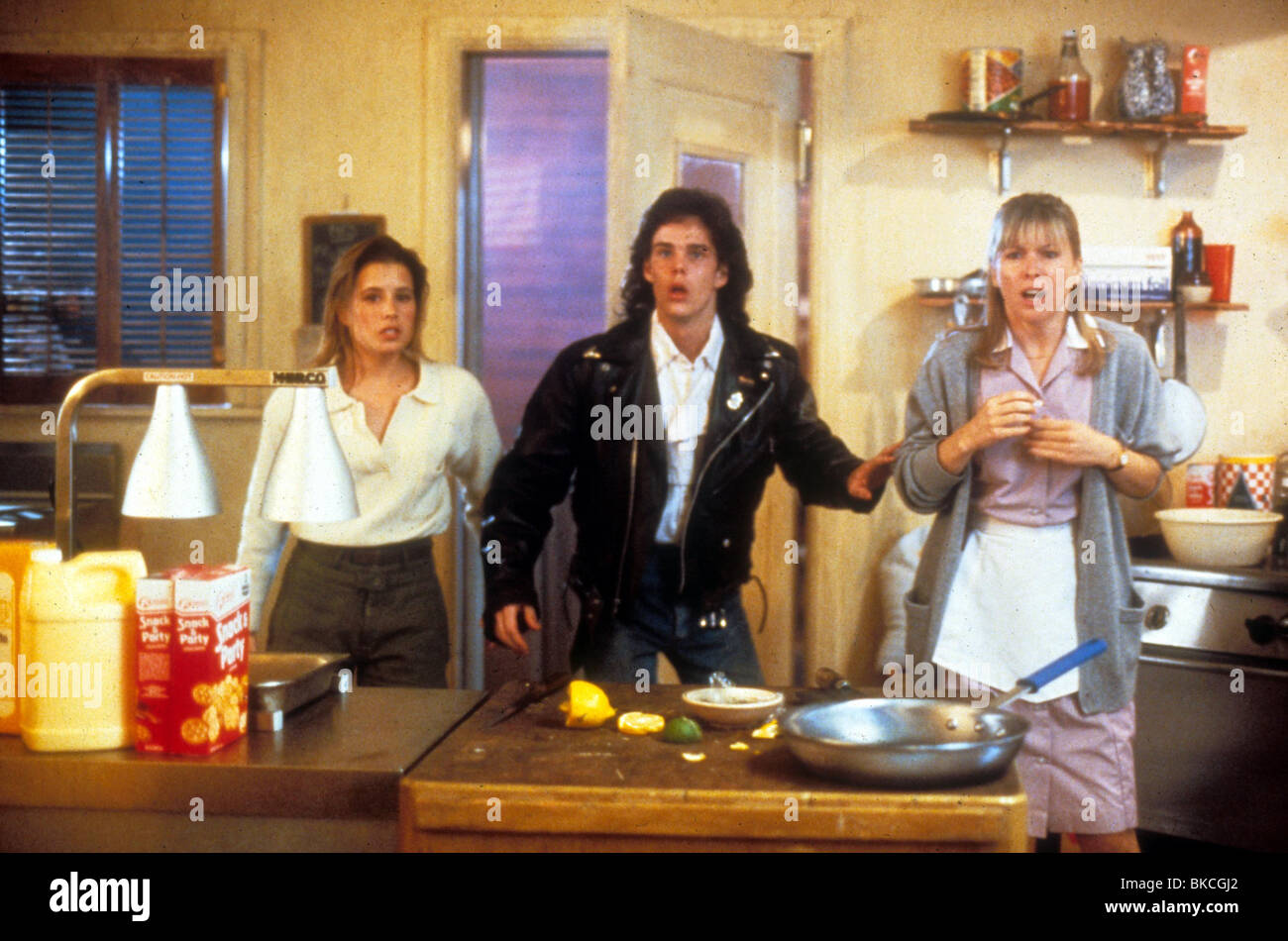 THE BLOB (1988) SHAWNEE SMITH, KEVIN DILLON, CANDY CLARK TBLB 001 Stock