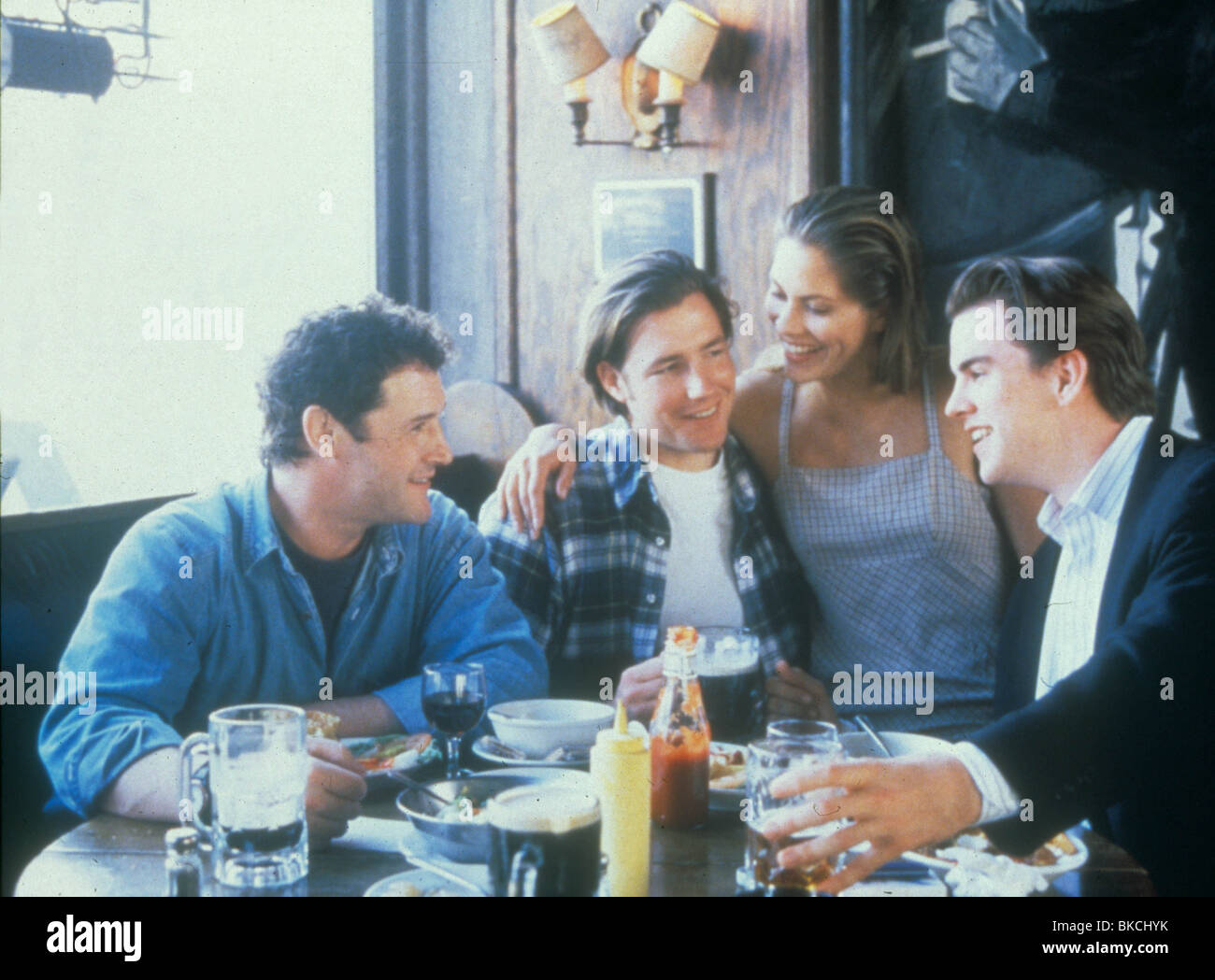 THE BROTHERS MCMULLEN (1995) JACK MULCAHY, EDWARD BURNS, MAXINE BAHNS, MIKE MCGLONE BTMM 021 Stock Photo