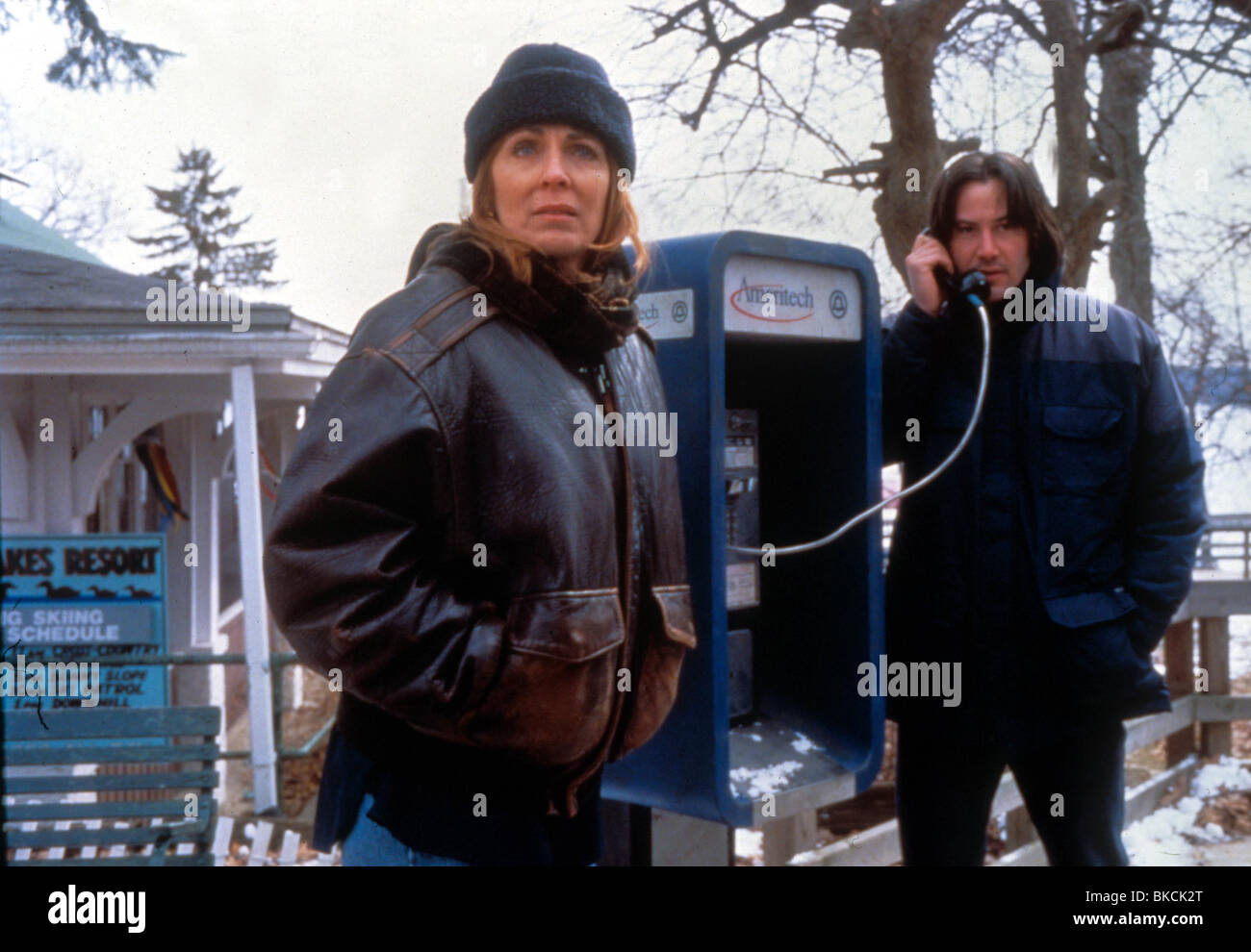 CHAIN REACTION (1996) JOANNA CASSIDY, KEANU REEVES CHRE 046 Stock Photo