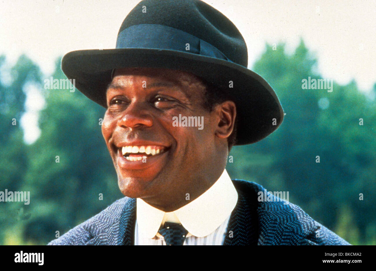 THE COLOR PURPLE (1985) DANNY GLOVER COP 018 L Stock Photo Alamy