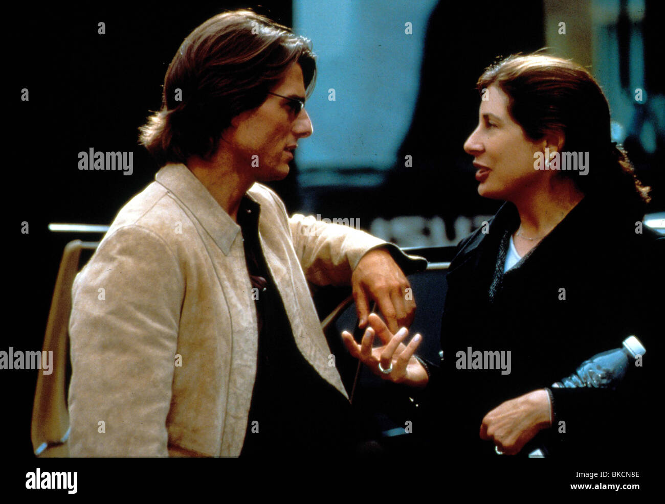 TOM CRUISE ON SET MISSION IMPOSSIBLE II (2000) WITH PAULA WAGNER TCR 025 Stock Photo