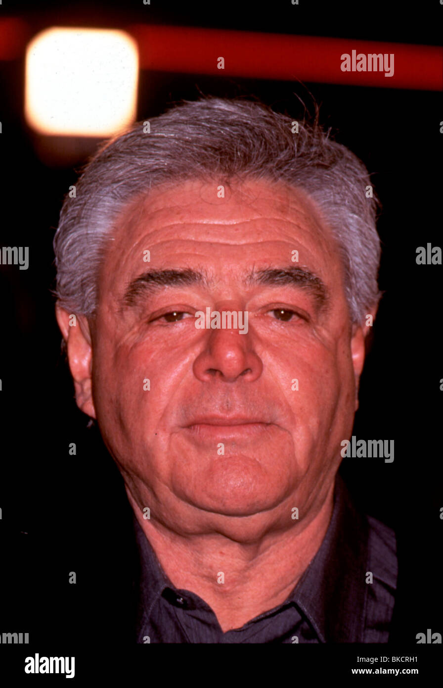 RICHARD DONNER (DIR) PORTRAIT AT PREMIER OF 'ANY GIVEN SUNDAY' (2000) DONN 009 Stock Photo