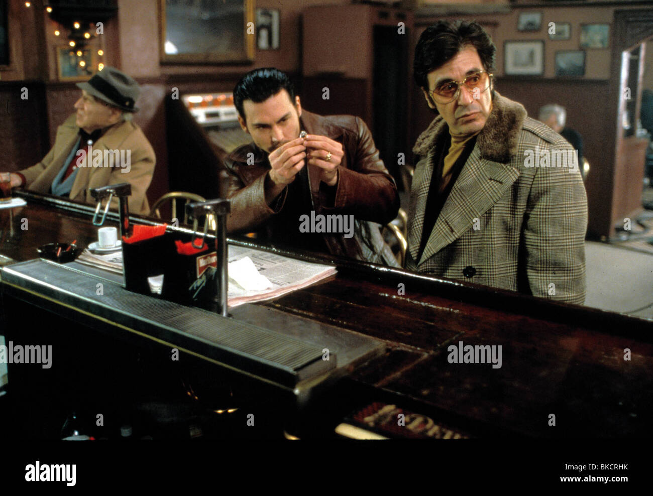 DONNIE BRASCO (1997) JOHNNY DEPP, AL PACINO DONB 046 Stock Photo - Alamy