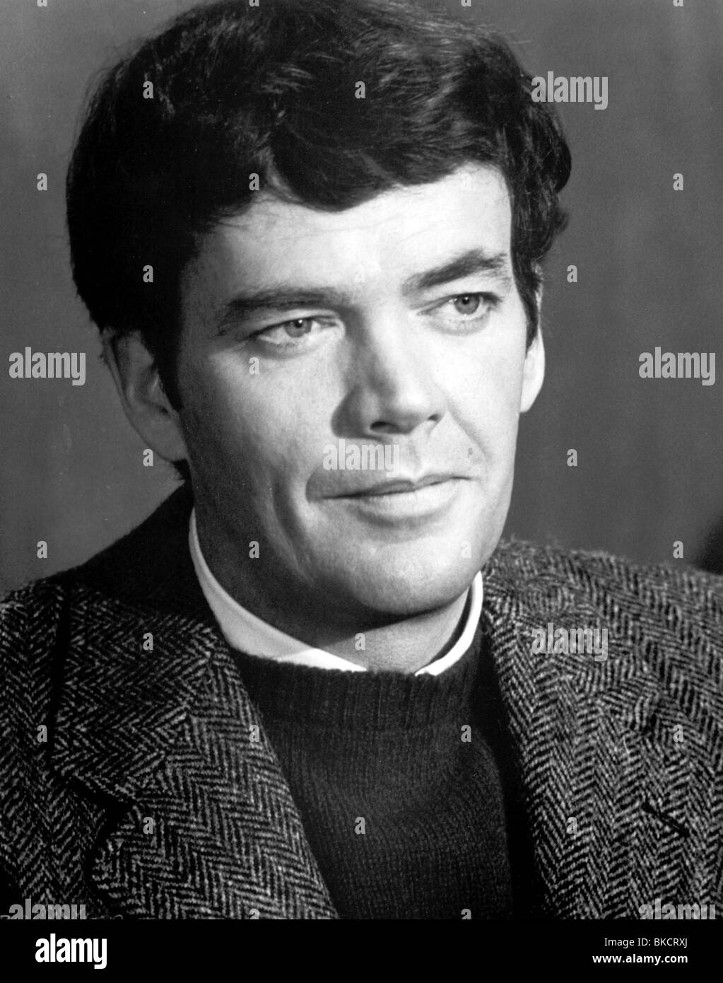 ELLERY QUEEN (TVM-1975) TOO MANY SUSPECTS (ALT) JIM HUTTON ELQU 002P Stock Photo
