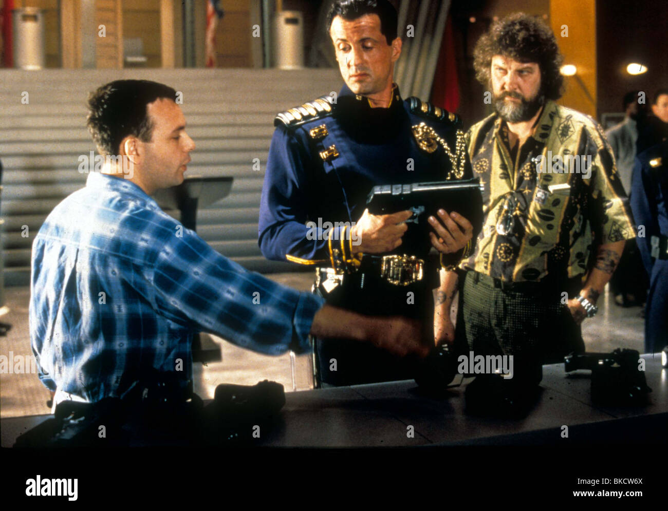 FILMING PRODUCTION (ALT) LOCATION (ALT) BEHIND THE SCENES (ALT) ON SET (ALT) O/S 'JUDGE DREDD' (1995) WITH DANNY CANNON (DIR), Stock Photo