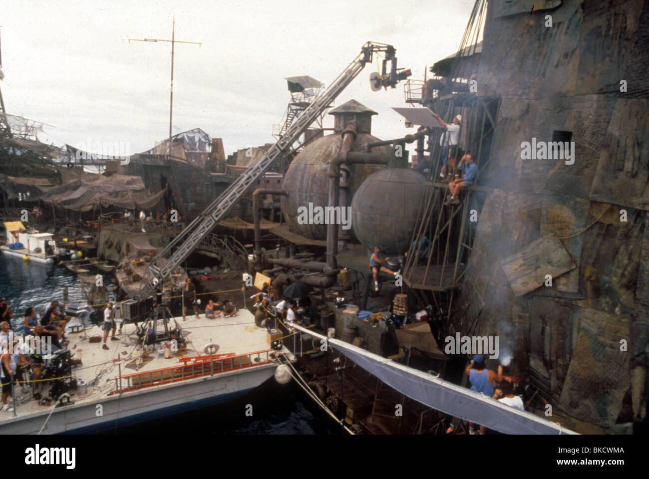 FILMING PRODUCTION (ALT) LOCATION (ALT) BEHIND THE SCENES (ALT) ON SET