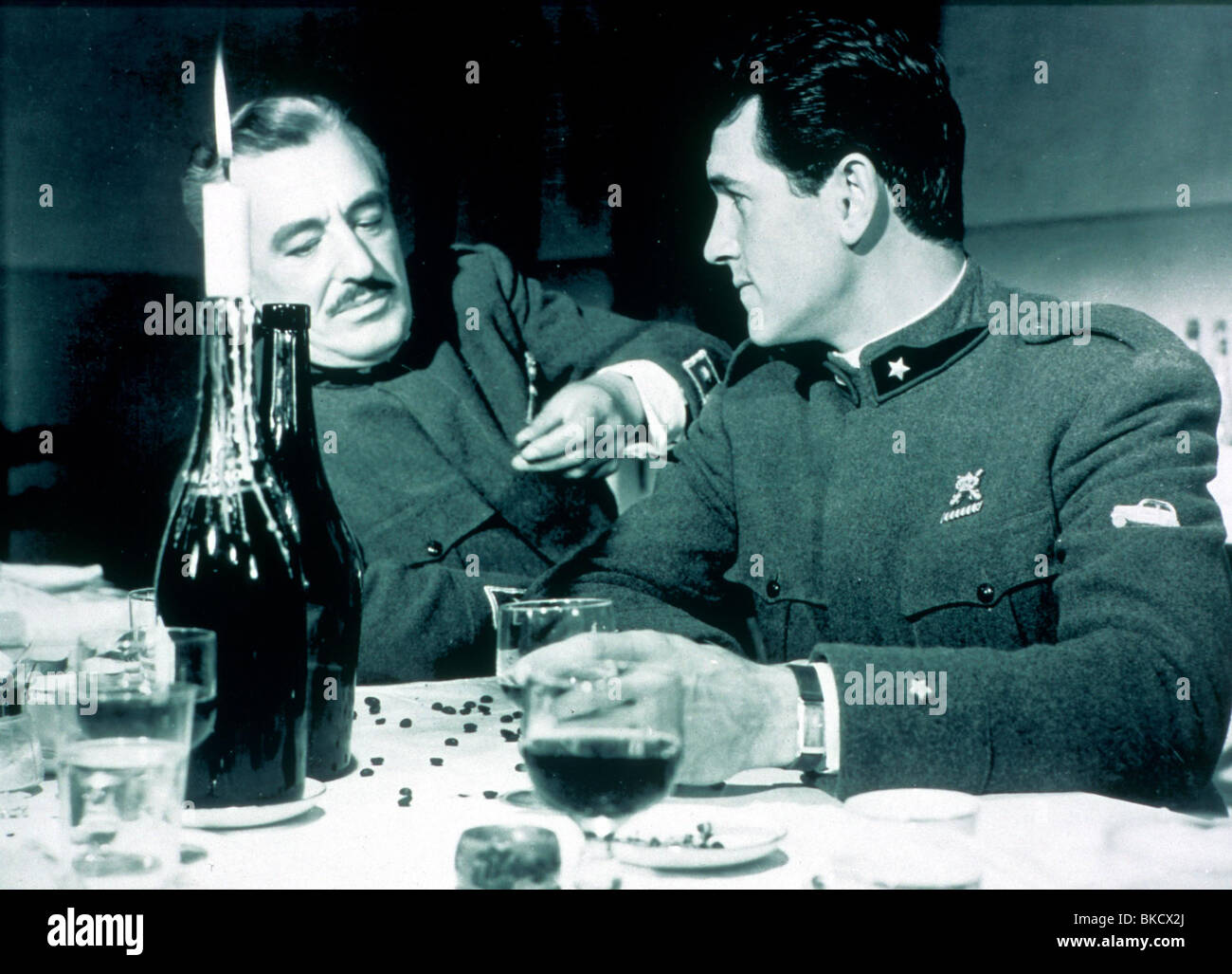 A FAREWELL TO ARMS (1957) VITTORIO DE SICA, ROCK HUDSON FTAR 005 Stock
