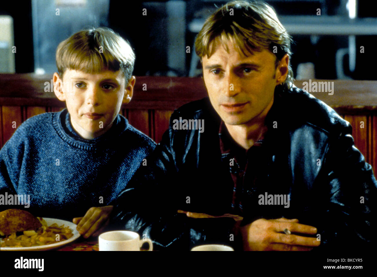 THE FULL MONTY (1997) WILLIAM SNAPE, ROBERT CARLYLE FMY 073 Stock Photo ...