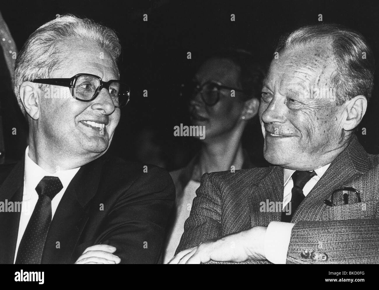 Vogel, Hans-Jochen, * 3.2.1926, German politician (SPD), portrait, with SPD chairman Willy Brandt, party meeting of the North Rhine-Westphalian SPD, Dortmund, Germany, 13.4.1985, Stock Photo