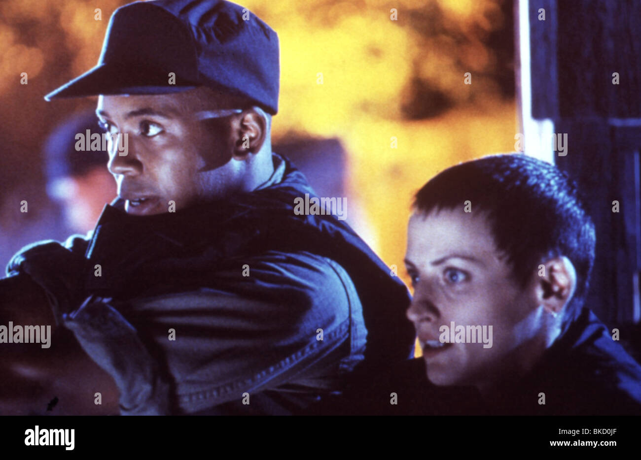 THE GLASS SHIELD (1995) MICHAEL BOATMAN, LORI PETTY GLSS 005 Stock