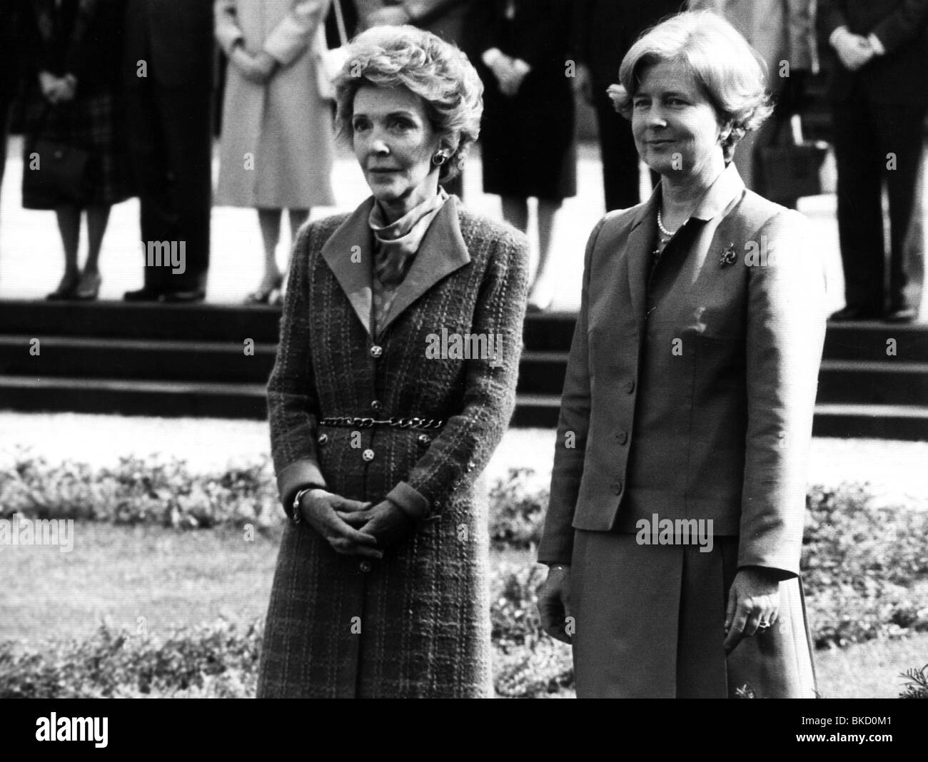 Reagan, Nancy, 6.7.1921 - 6.3.2016, wife of US President Ronald Reagan, half length, with Marianne von Weizsaecker, during Reagan's state visit to Germany, 6.5.1985, Stock Photo