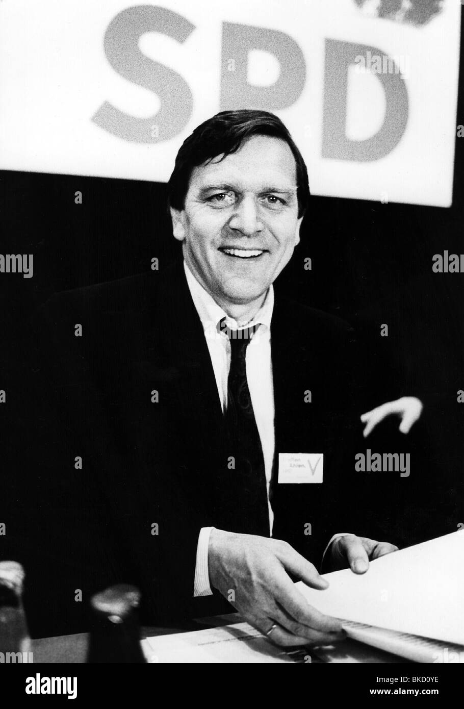 Schroeder, Gerhard, * 7.4.1944, German politician (SPD), portrait, as top candidate for Lower Saxony, 1986, Stock Photo