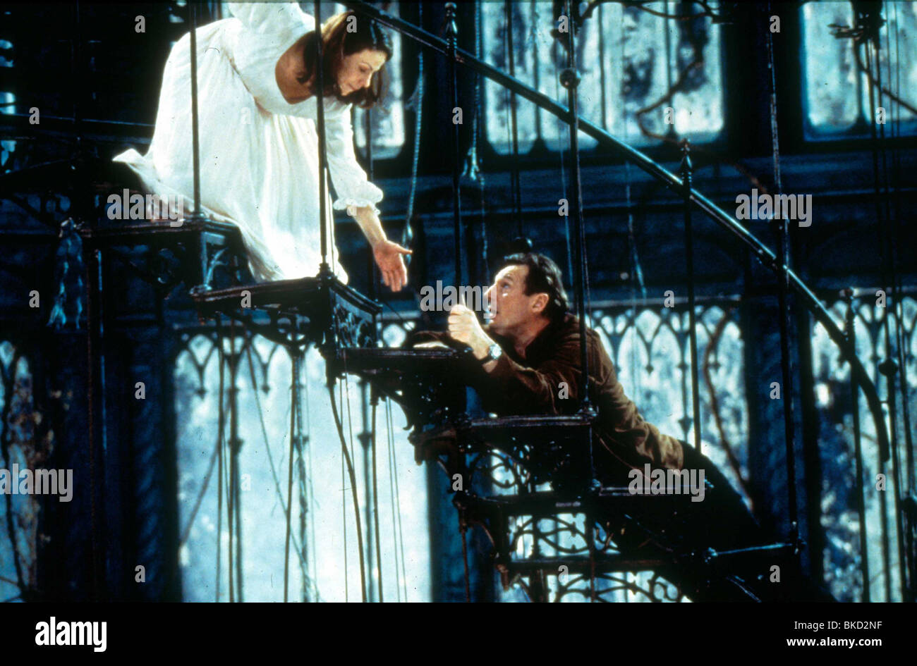 THE HAUNTING (1999) LILI TAYLOR,LIAM NEESON HING 037 Stock Photo Alamy
