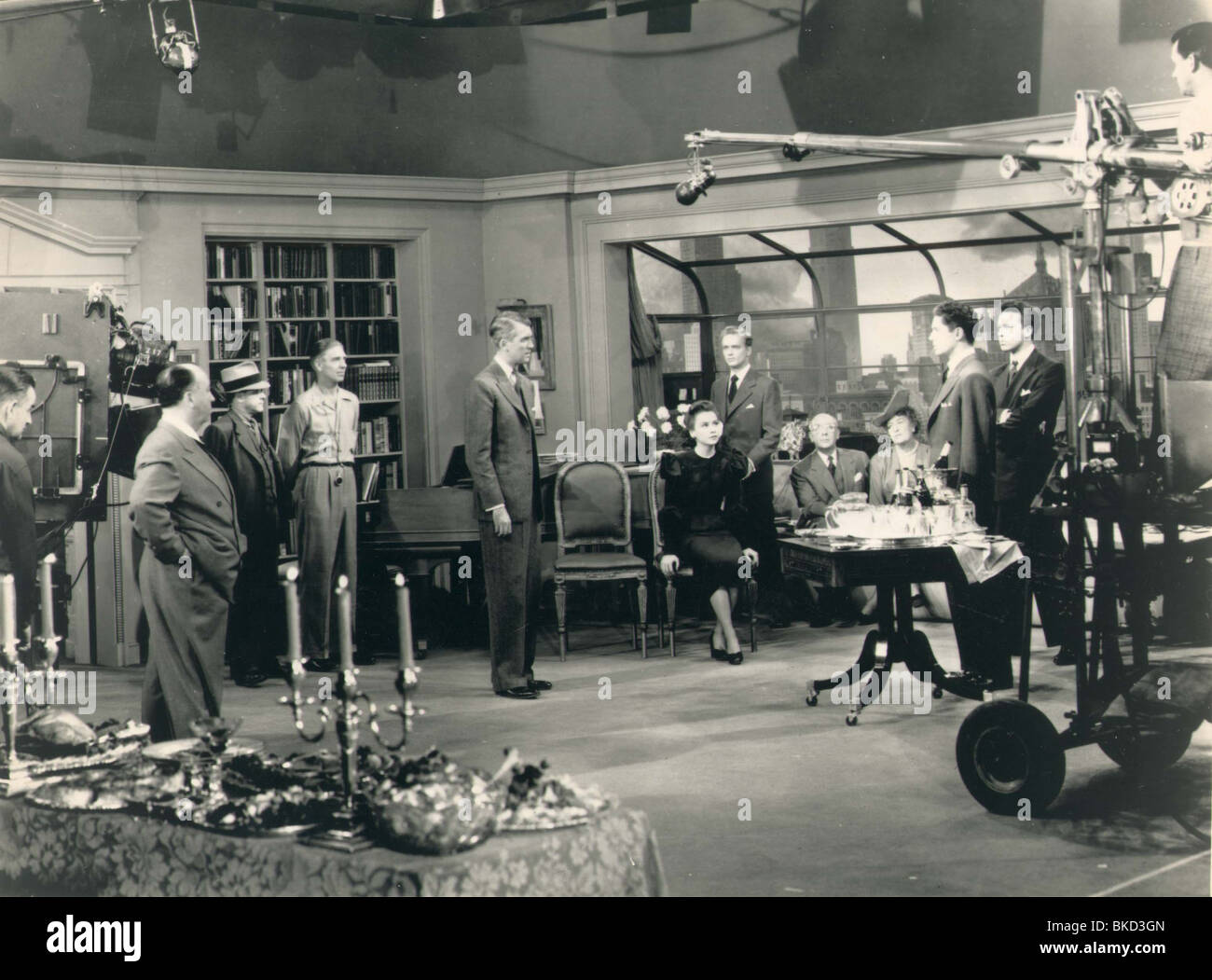 ALFRED HITCHCOCK (DIR) O/S 'ROPE' (1948) WITH JAMES STEWART ALH 008P Stock  Photo - Alamy