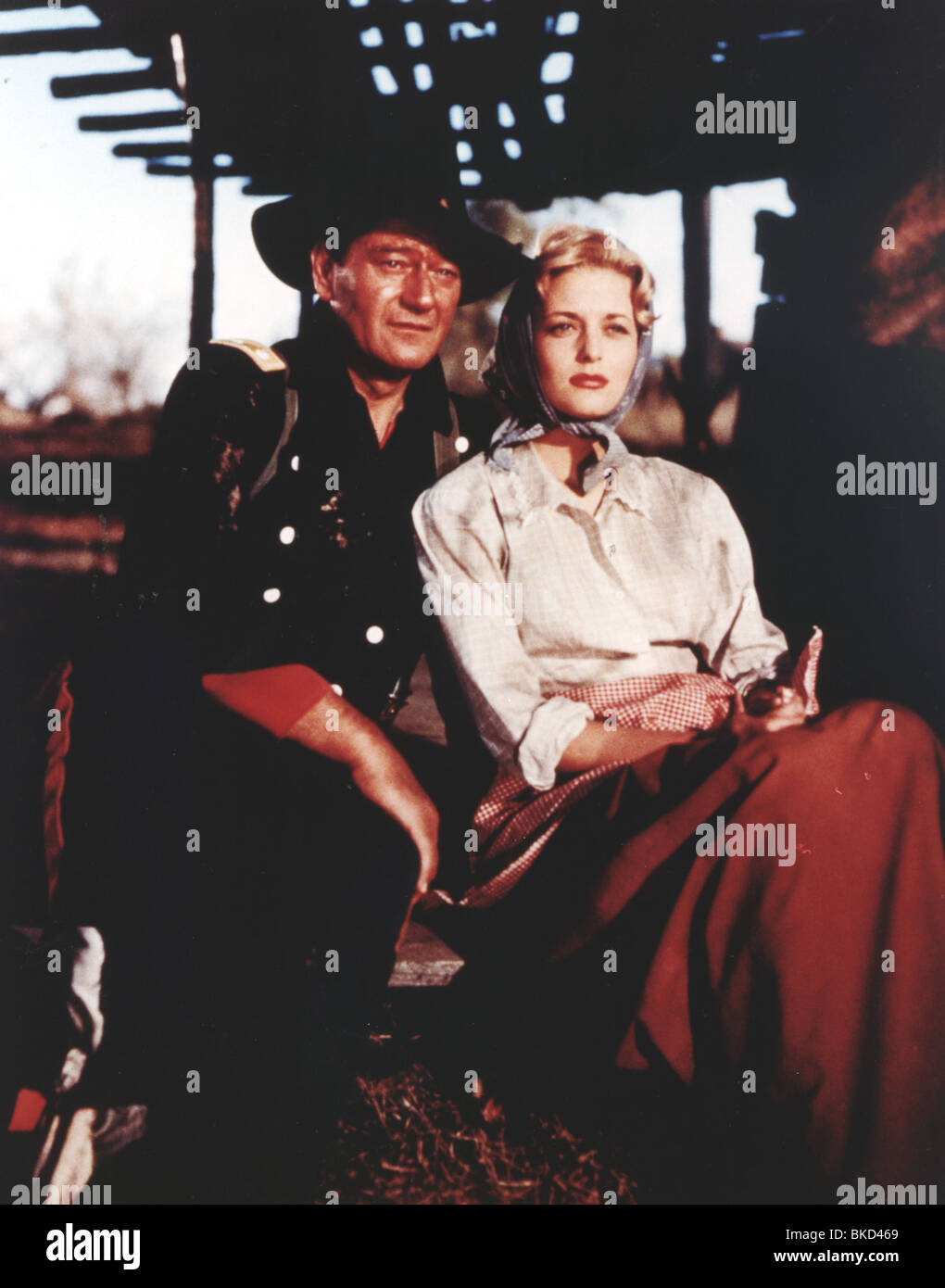 THE HORSE SOLDIERS (1959) JOHN WAYNE, CONSTANCE TOWERS HRSS 001CP Stock Photo