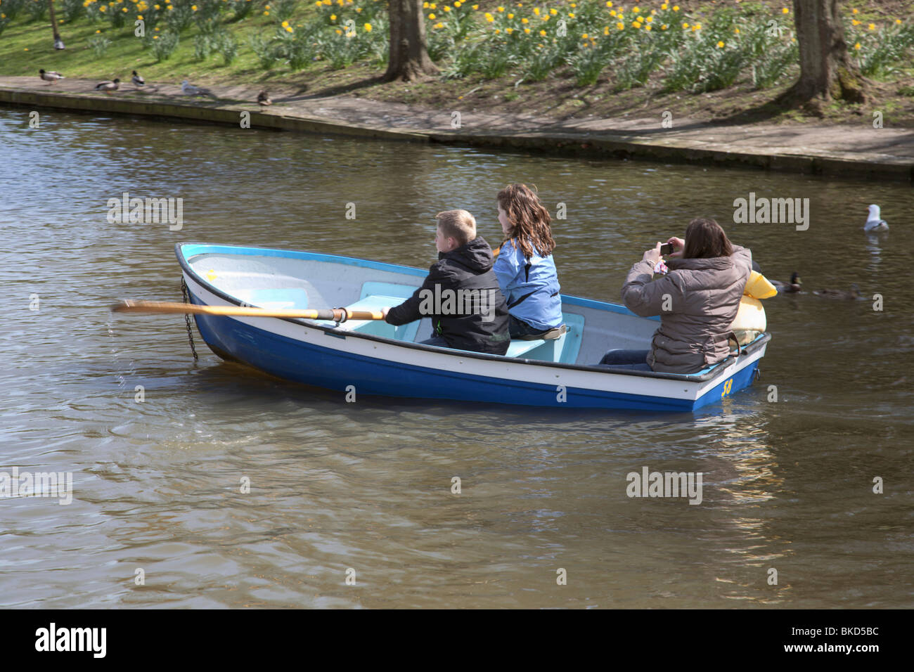Children on rowing boat hires stock photography and images Alamy
