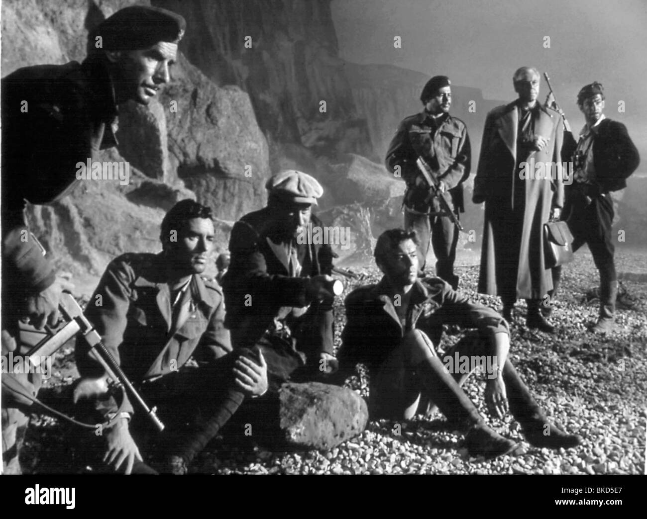 ILL MET BY MOONLIGHT (1956) LAURENCE PAYNE, DAVID OXLEY, CYRIL CUSACK, DIRK BOGARDE, WOLFE MORRIS, MARIUS GORING, MICHAEL GOUGH Stock Photo