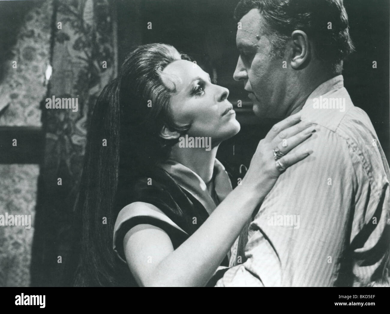 THE ILLUSTRATED MAN (1969) CLAIRE BLOOM, ROD STEIGER ILLM 005P Stock Photo