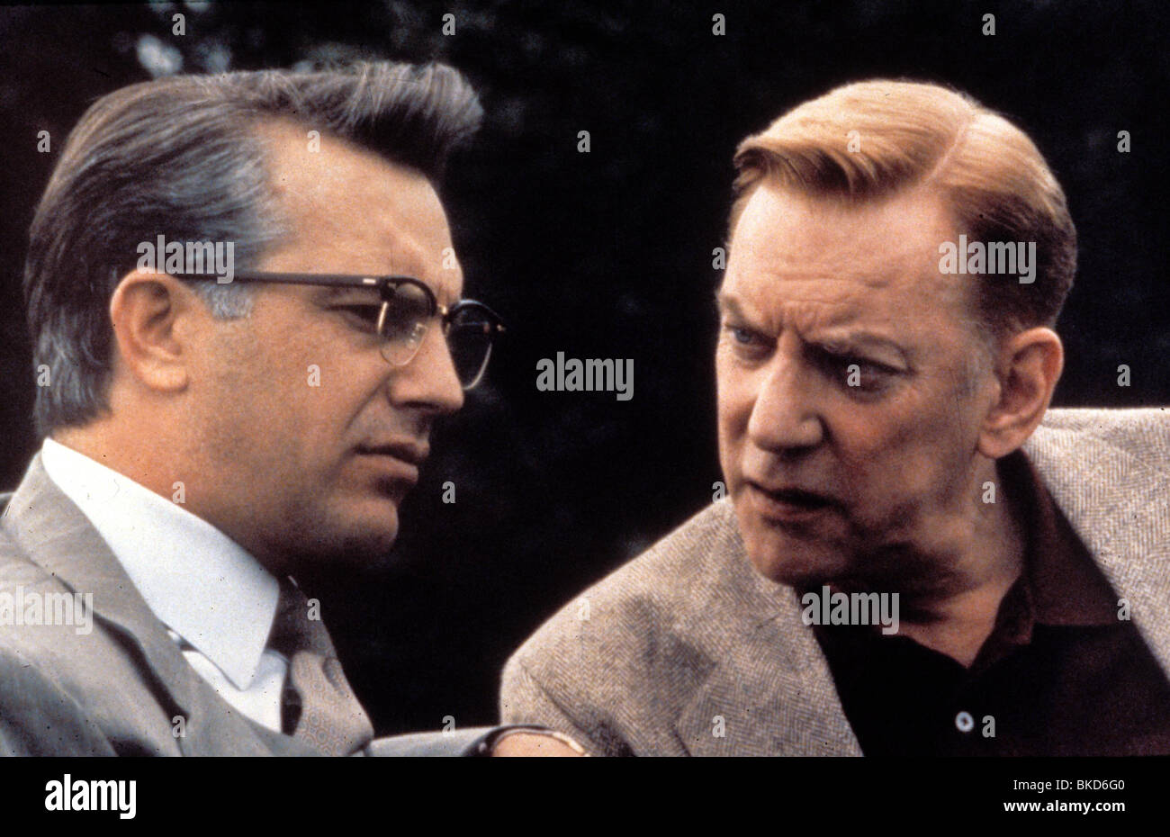 JFK (1991) KEVIN COSTNER, DONALD SUTHERLAND JFK 007 L Stock Photo