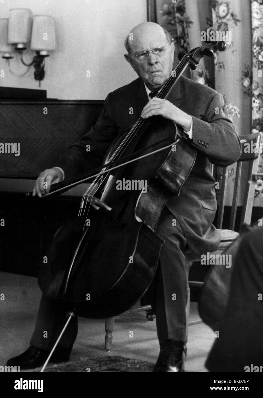 Spanish cellist Black and White Stock Photos & Images Alamy