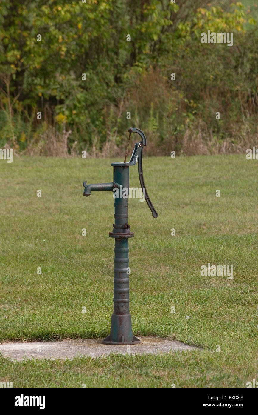 Hand operated water pump hires stock photography and images Alamy