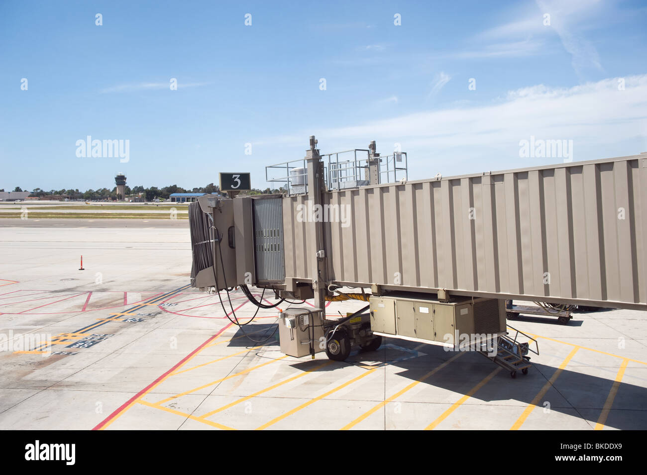 An empty airport Jetway during the daytime Stock Photo - Alamy