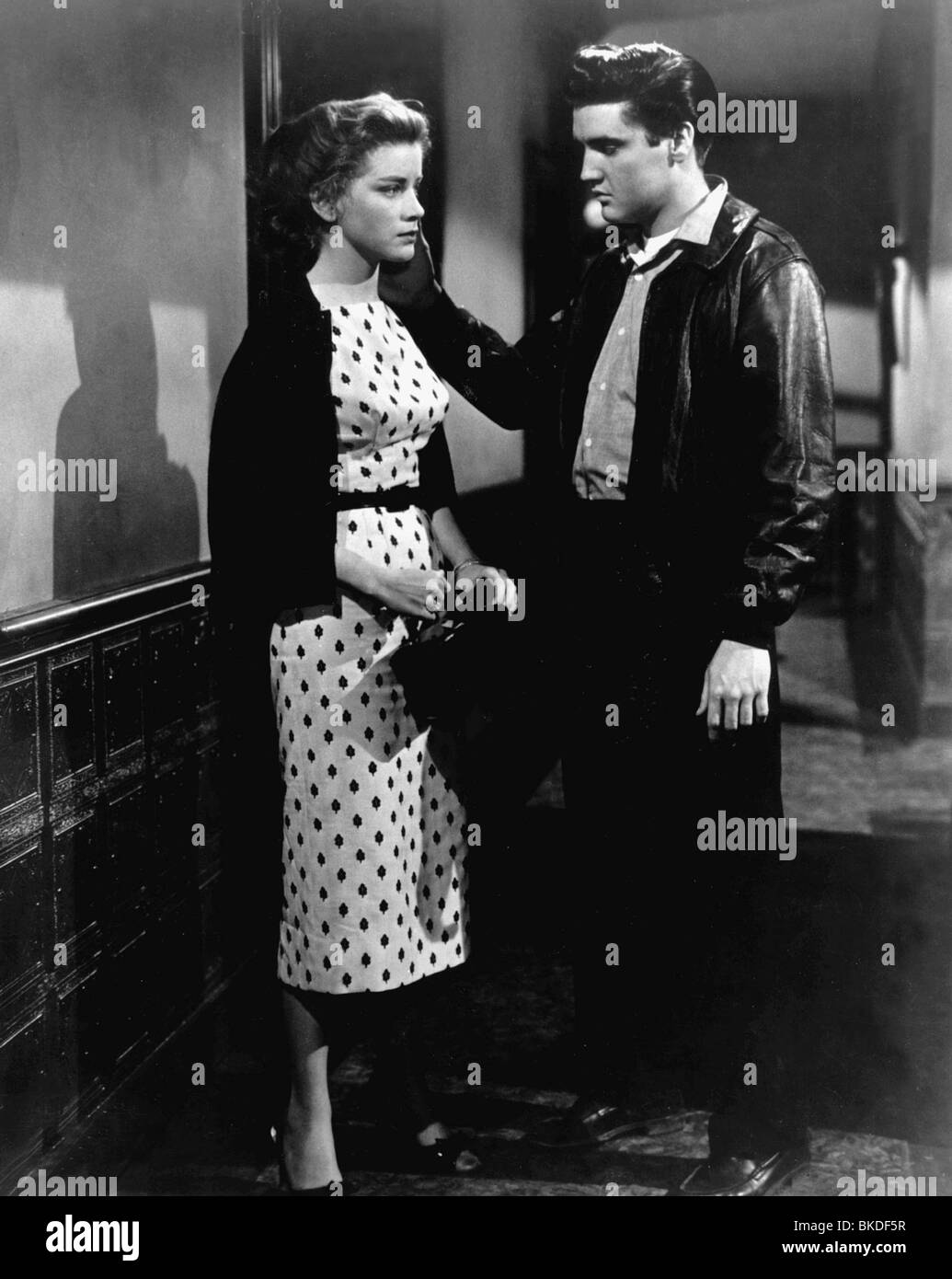 KING CREOLE (1958) DOLORES HART, ELVIS PRESLEY KDC 004P Stock Photo