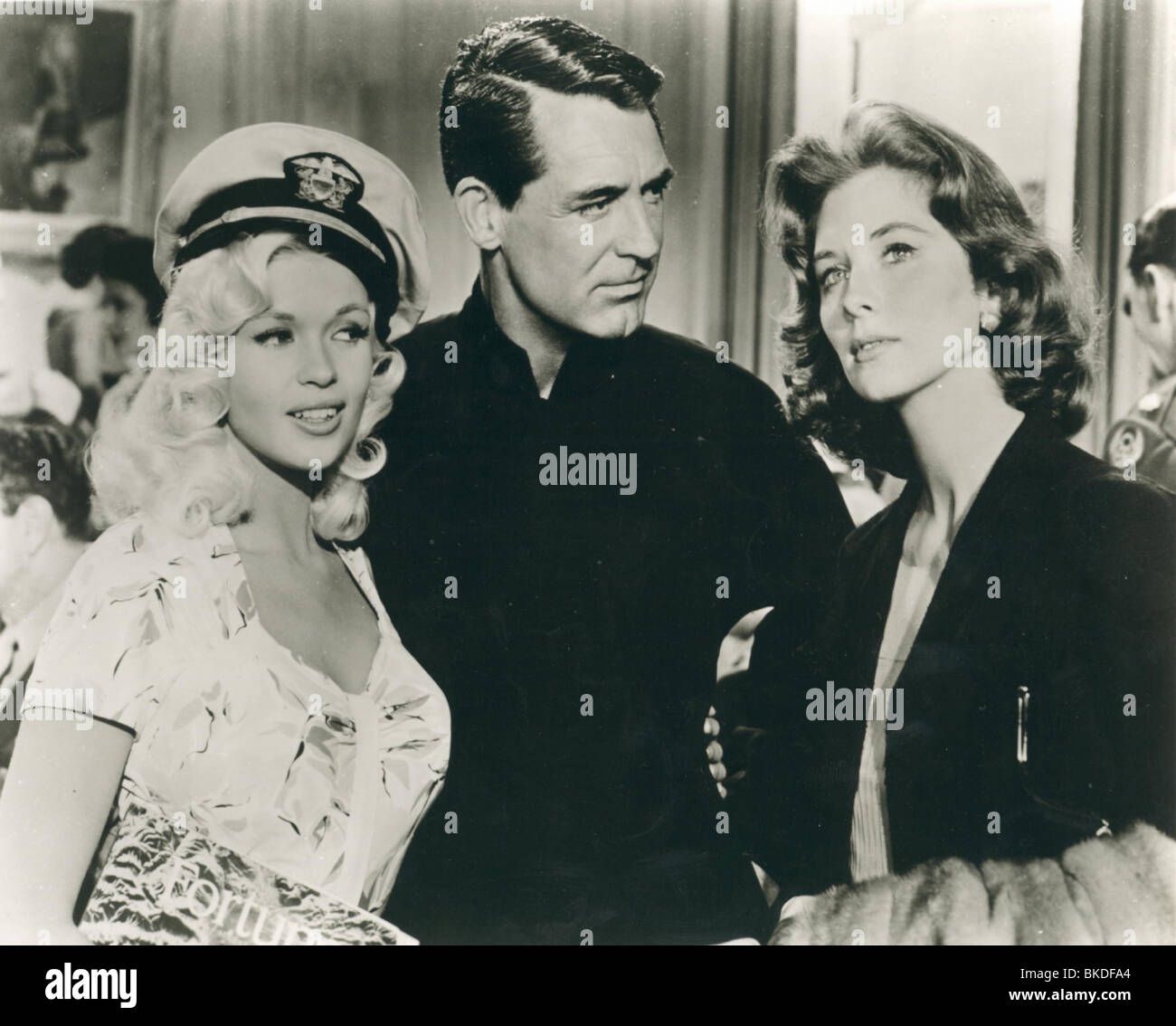 KISS THEM FOR ME (1957) JAYNE MANSFIELD, CARY GRANT, SUZY PARKER KTME 001P Stock Photo