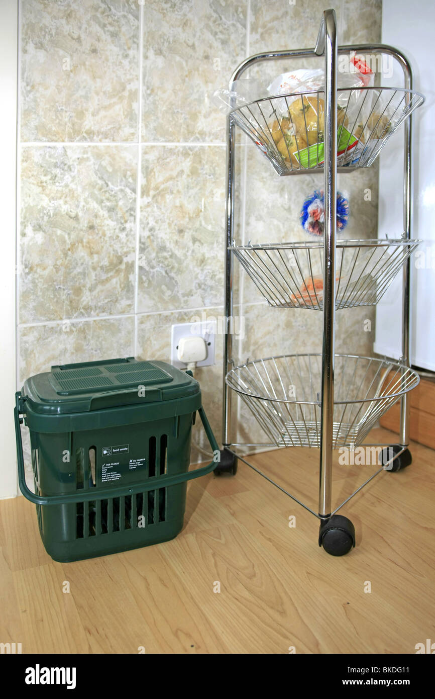 A Green Food Waste Recycling Dustbin For Use In The Kitchen Of Homes BKDG11 