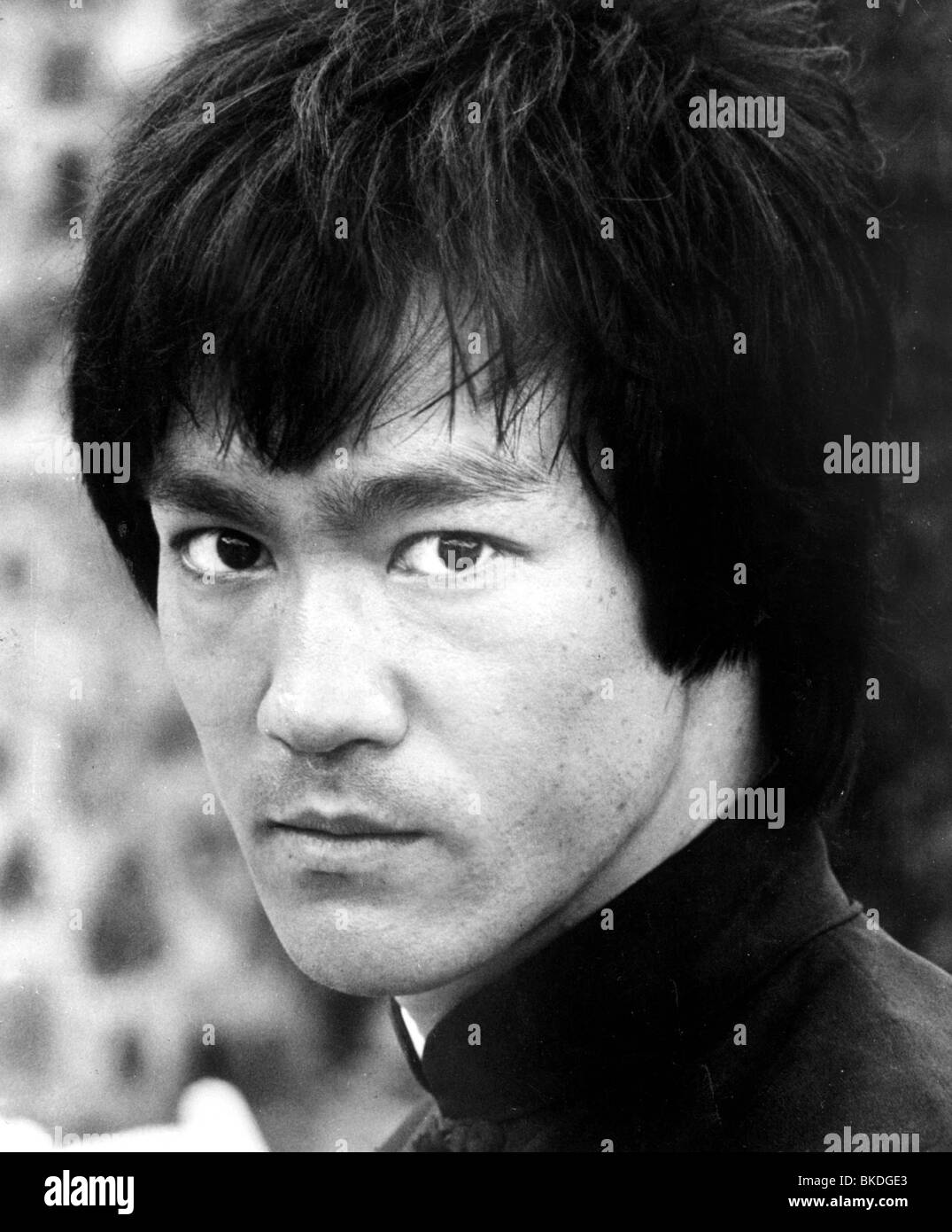 bruce lee black and white photo