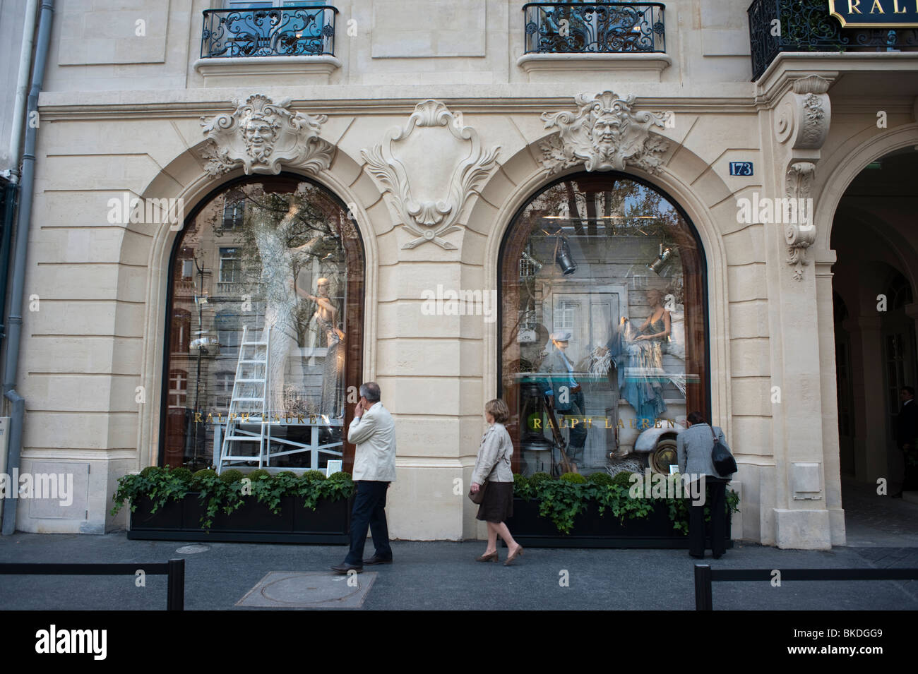 People Window Shopping, Ralph Lauren Superstore, "Saint Germain des Prés",  Paris, Shop Front Façade, Store Front Windows, mode labels Stock Photo -  Alamy