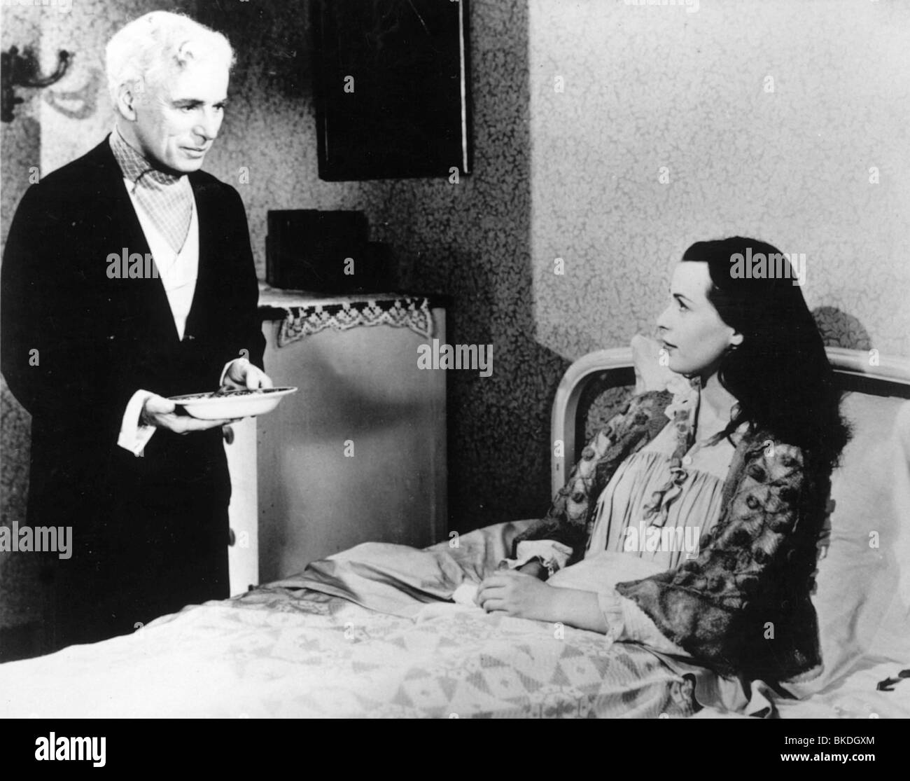 LIMELIGHT (1952) CHARLIE CHAPLIN, CLAIRE BLOOM LMLG 004P Stock Photo