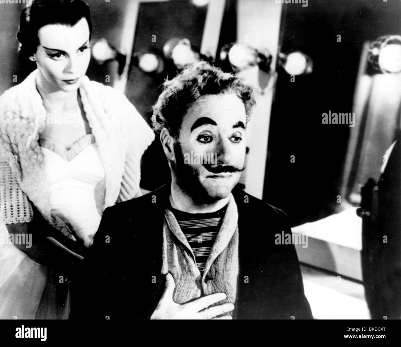 LIMELIGHT (1952) CLAIRE BLOOM, CHARLIE CHAPLIN LMLG 007P Stock Photo