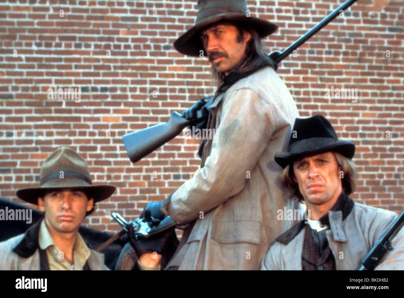 THE LONG RIDERS (1980) ROBERT CARRADINE, DAVID CARRADINE, KEITH CARRADINE LGR 023 Stock Photo