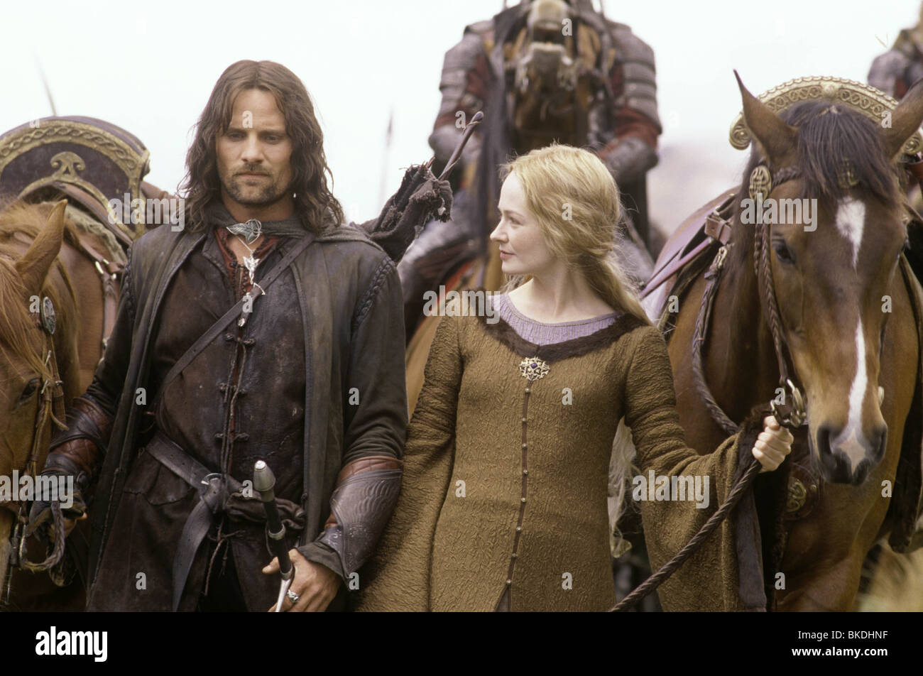 THE LORD OF THE RINGS: THE TWO TOWERS (2002) VIGGO MORTENSEN, ARAGORN, MIRANDA OTTO, EOWYN TWRS 002 567 Stock Photo