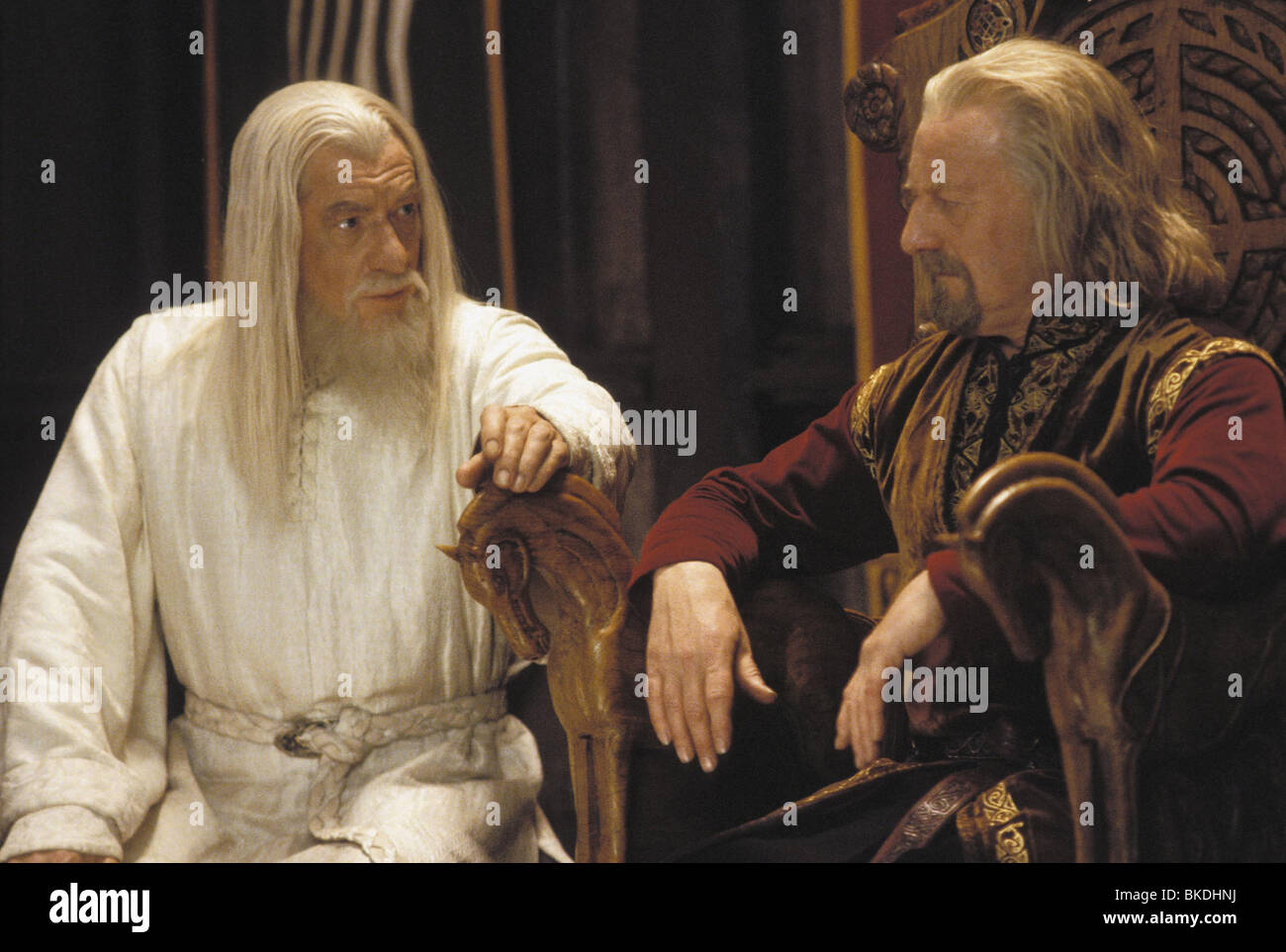 THE LORD OF THE RINGS: THE TWO TOWERS (2002) IAN McKELLEN, GANDALF, BERNARD HILL, THEODEN TWRS 002 713 Stock Photo