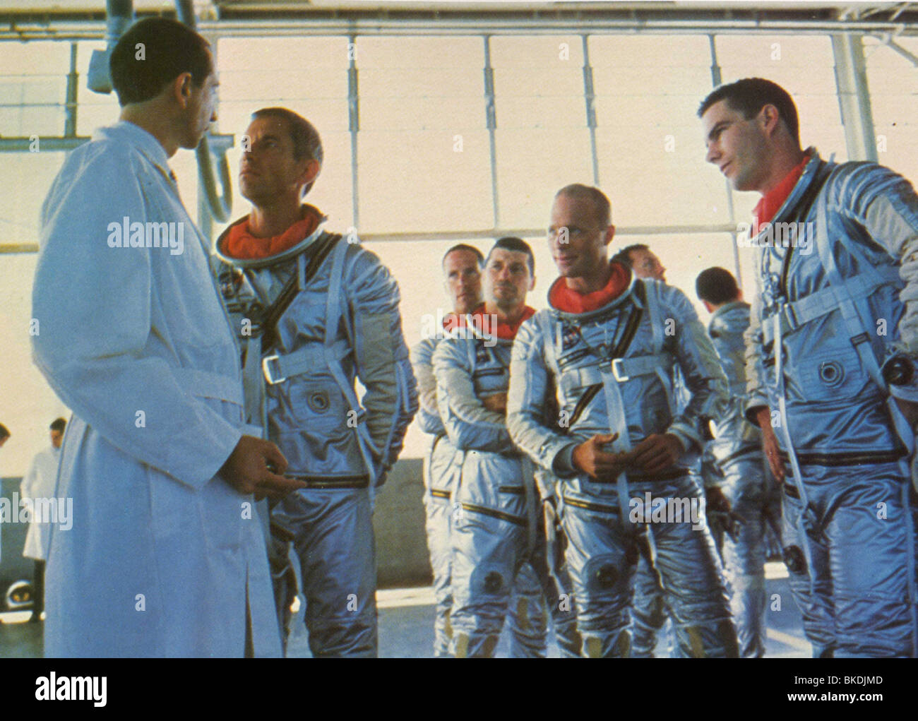 THE RIGHT STUFF (1983) SCOTT GLENN, ED HARRIS, FRED WARD, DENNIS QUAID RTS 002FOH Stock Photo